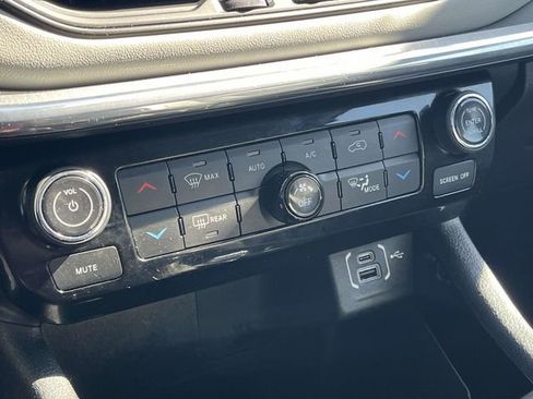 Used 2022 Jeep Compass Limited w/ Mopar Graphics Package AWD/4WD image 30