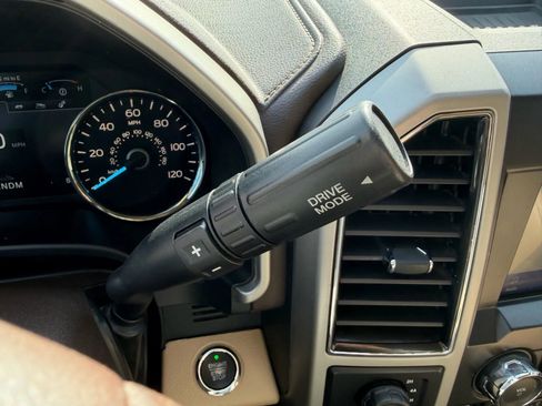 Used 2020 Ford F150 Lariat w/ Equipment Group 501A Mid image 22