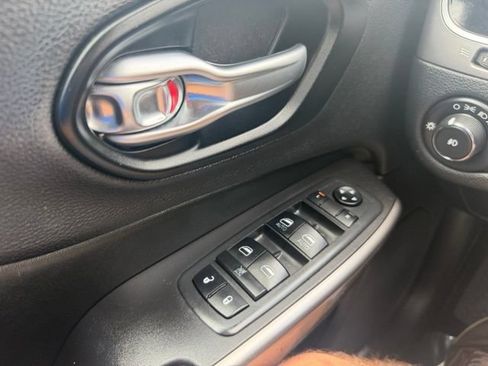 Used 2019 Jeep Cherokee Limited AWD/4WD image 13