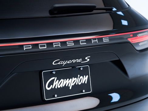 Used 2021 Porsche Cayenne S image 13