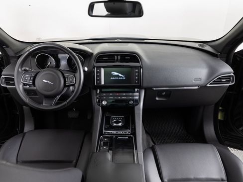 Used 2018 Jaguar F-PACE Premium image 35