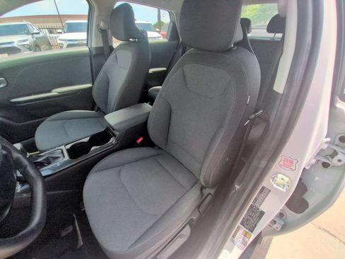 Used 2025 Kia K4 FWD image 23