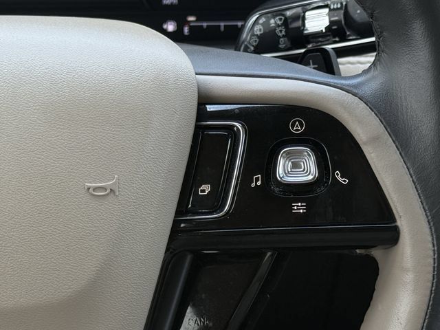 Used 2022 Lincoln Corsair AWD w/ Premium Package image 13