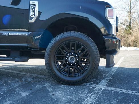 Used 2022 Ford F250 XLT w/ Black Appearance Package image 14