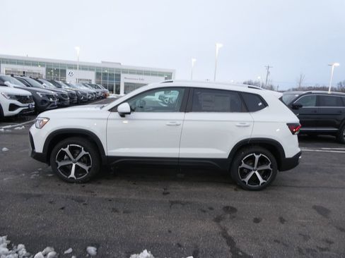 New 2026 Volkswagen Taos SEL image 26