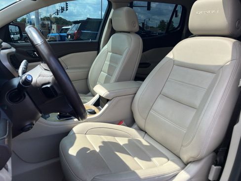 Used 2019 GMC Acadia Denali w/ Technology Package AWD/4WD image 24