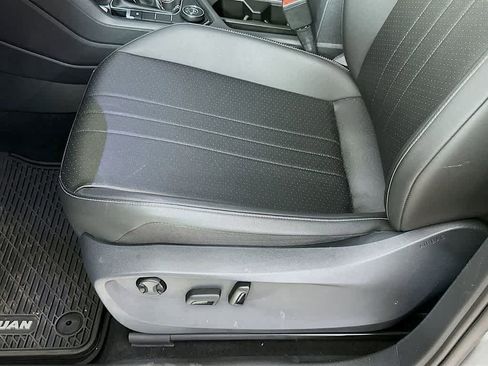 Used 2023 Volkswagen Tiguan SE R-Line image 31