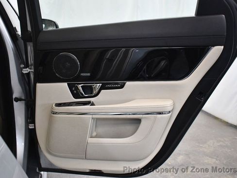 Used 2015 Jaguar XJ image 17
