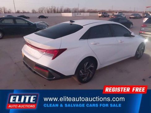 Used 2025 Hyundai Elantra SEL image 7