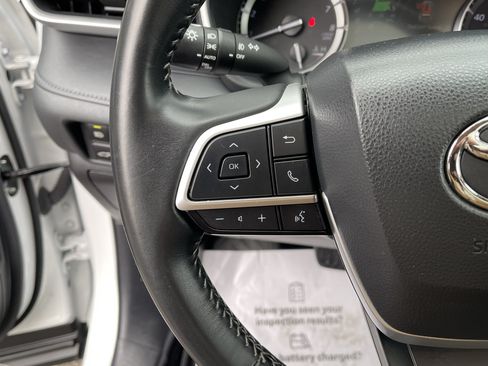 Used 2022 Toyota Highlander XLE AWD/4WD image 23