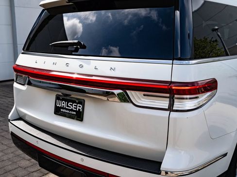 Used 2023 Lincoln Navigator L Reserve AWD/4WD image 9