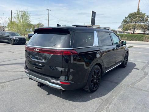 Used 2022 Kia Carnival SX image 5