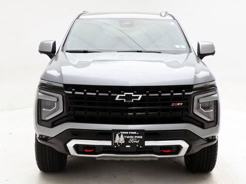 Used 2025 Chevrolet Suburban Z71 AWD/4WD image 5