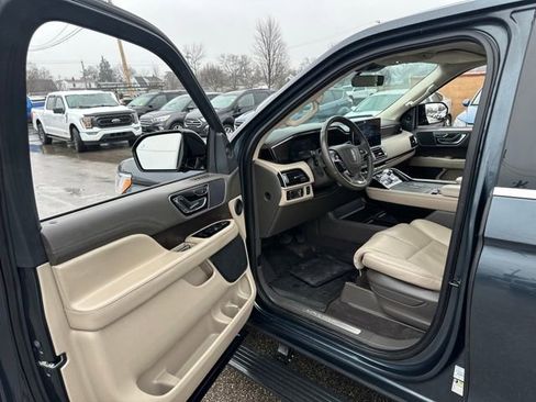 Used 2024 Lincoln Navigator Premiere image 45