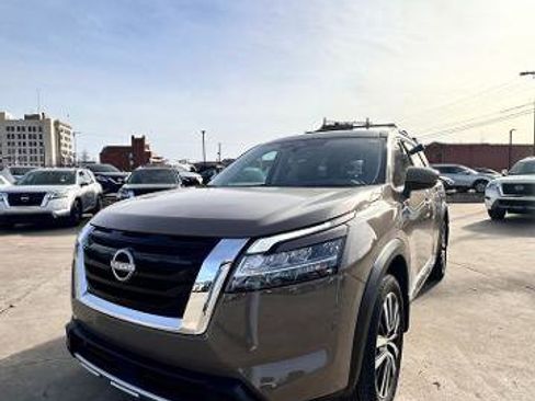 Certified 2024 Nissan Pathfinder Platinum image 3