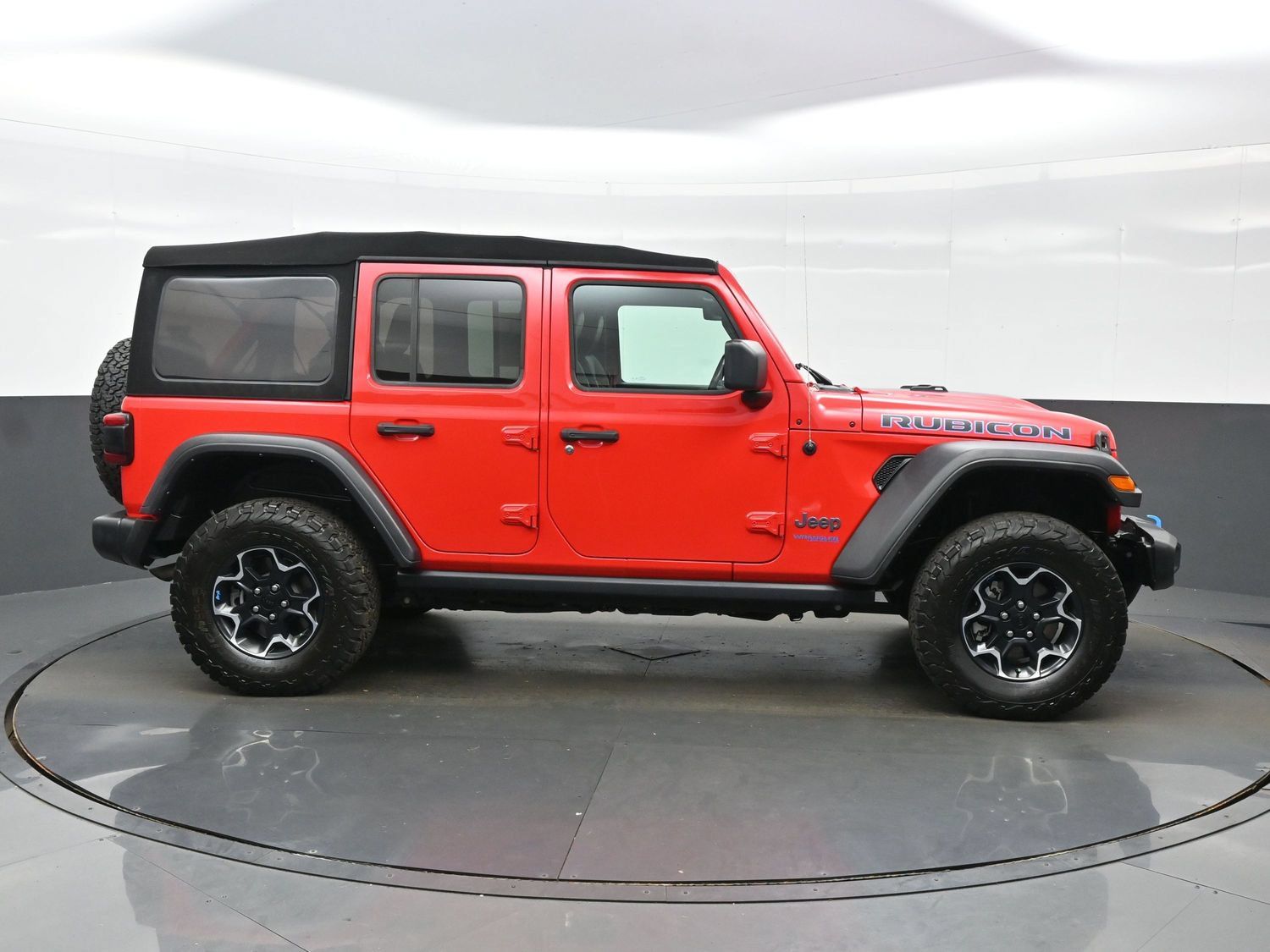 Used 2022 Jeep Wrangler Unlimited Rubicon 4xe w/ Cold Weather Group AWD/4WD image 10