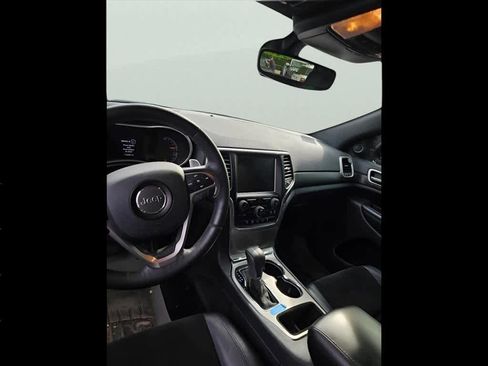 Used 2017 Jeep Grand Cherokee Altitude AWD/4WD image 4