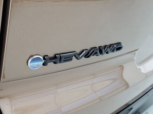 Used 2025 Toyota Crown Signia w/ Advanced Technology Package image 8