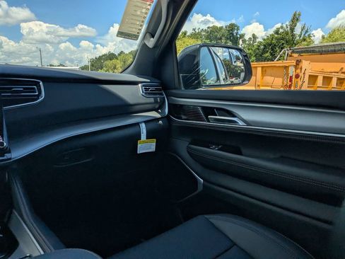 New 2026 Jeep Grand Wagoneer Limited AWD/4WD image 17