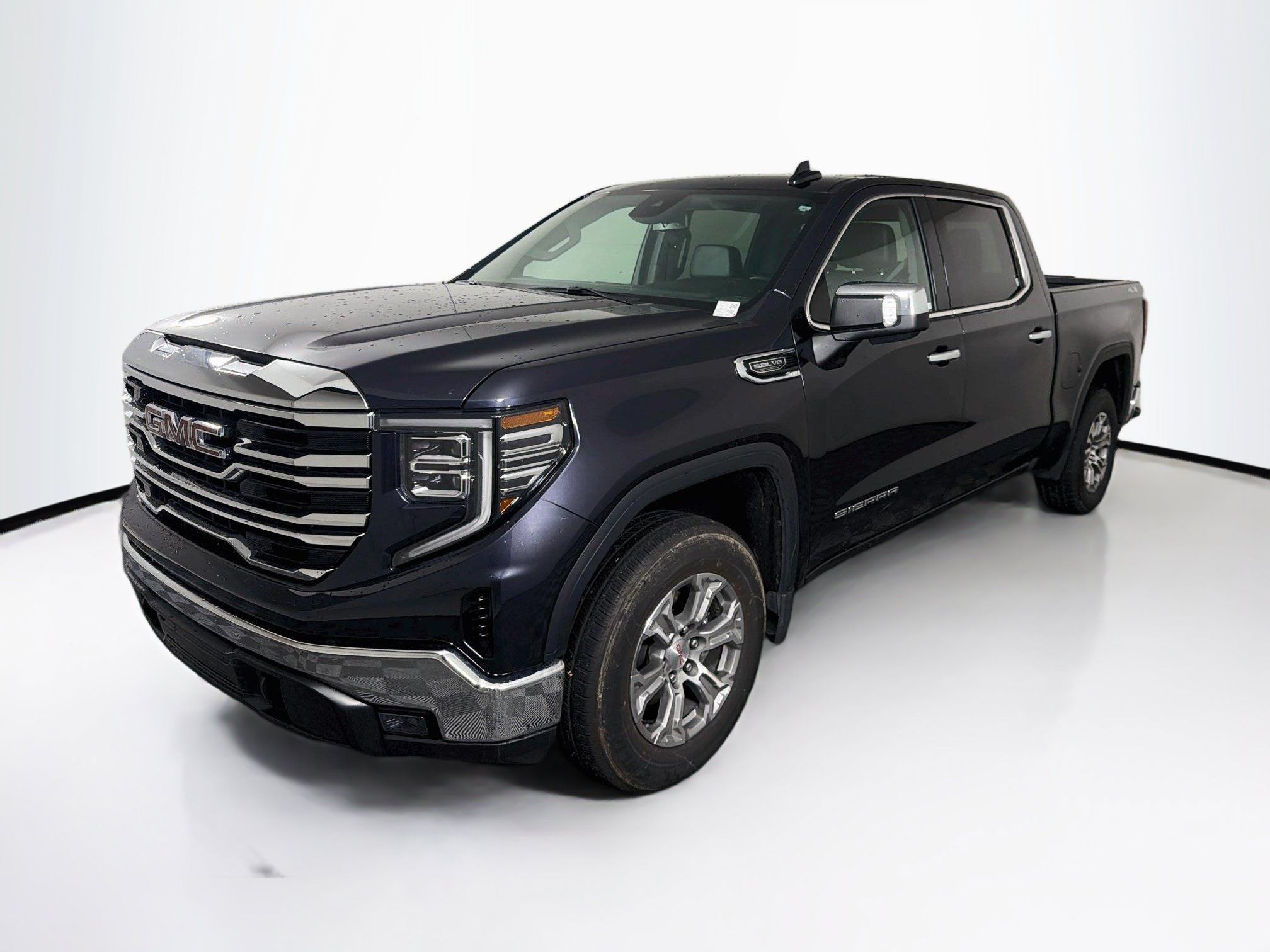 Used 2025 GMC Sierra 1500 SLT AWD/4WD image 3