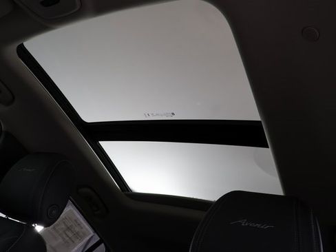 Used 2025 Buick Encore GX Avenir image 23