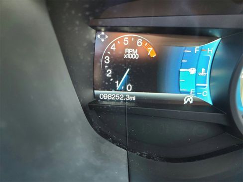 Used 2018 Ford Fusion SE w/ Equipment Group 201A image 11