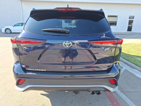 Used 2024 Toyota Highlander LE image 5