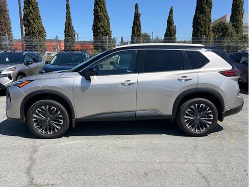 Used 2025 Nissan Rogue SL w/ Tech Package AWD/4WD image 7
