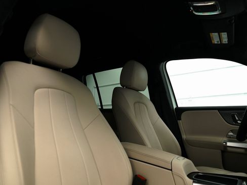Used 2025 Mercedes-Benz GLB 250 4MATIC image 26