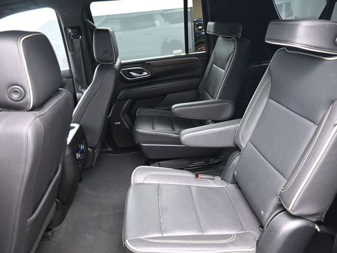 Used 2023 Chevrolet Suburban Premier AWD/4WD image 19