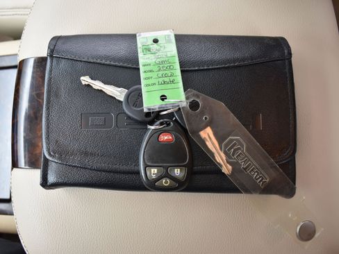 Used 2014 GMC Sierra 2500 Denali w/ Suspension Package, Off-Road image 19