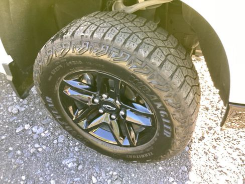 Used 2024 Chevrolet Silverado 1500 LT Trail Boss w/ Convenience Package II image 9