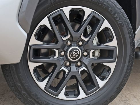 Used 2023 Toyota Tundra Limited w/ Power Package image 12