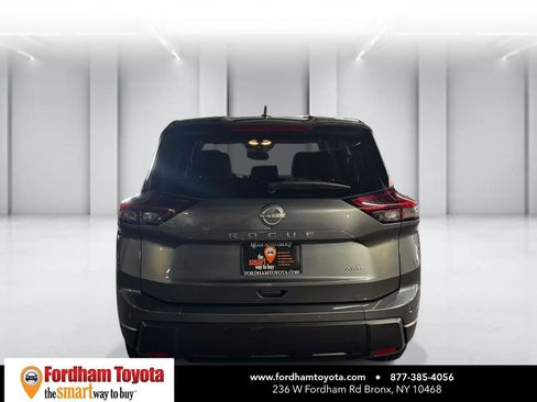 Used 2025 Nissan Rogue SV AWD/4WD image 6
