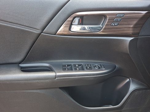 Certified 2017 Honda Accord EX-L image 11