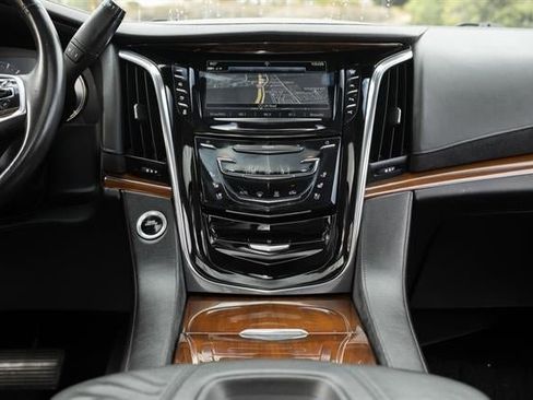 Used 2017 Cadillac Escalade ESV Premium Luxury image 31