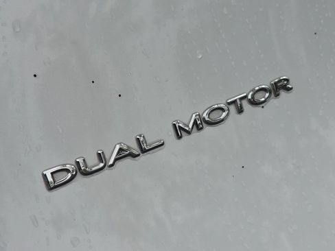 Used 2023 Tesla Model Y Long Range AWD/4WD image 18