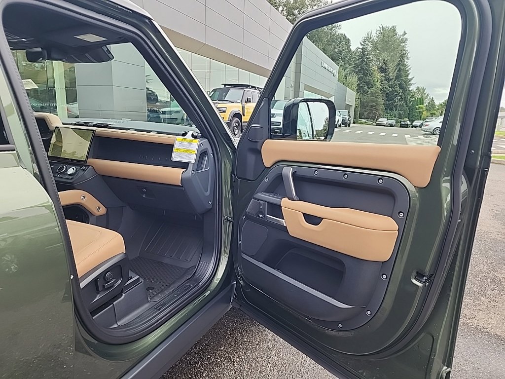 New 2026 Land Rover Defender 110 X-Dynamic SE AWD/4WD image 19