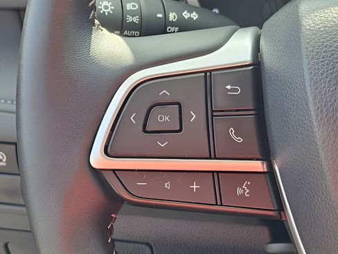 Used 2026 Toyota Highlander XLE AWD/4WD image 23