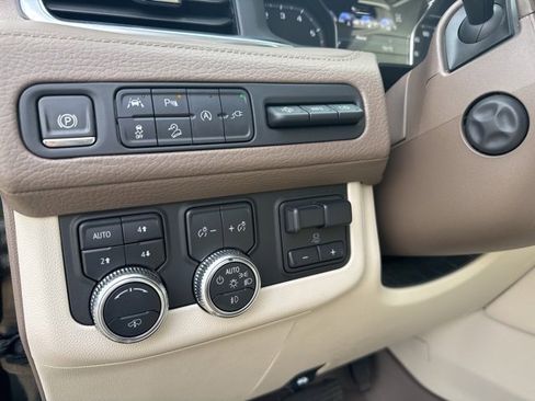 Used 2021 GMC Yukon XL Denali w/ Denali Ultimate Package image 30