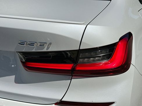 Used 2022 BMW 330i Sedan w/ M Sport Package image 31