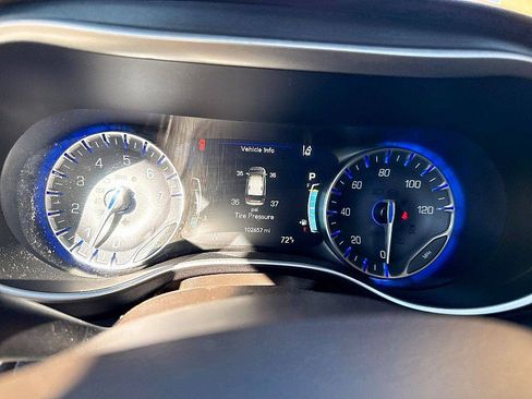 Used 2020 Chrysler Pacifica Touring w/ Advanced Safetytec Group FWD image 21