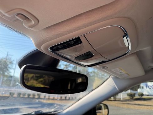 Used 2019 Jeep Cherokee Limited image 27