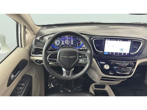 Used 2022 Chrysler Pacifica Touring-L FWD image 23