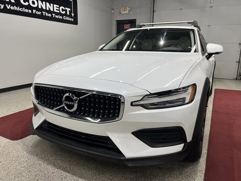 Used 2020 Volvo V60 T5 Cross Country w/ Protection Package Premier image 6
