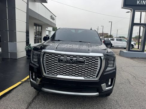 Used 2021 GMC Yukon XL Denali w/ Denali Premium Package AWD/4WD image 9