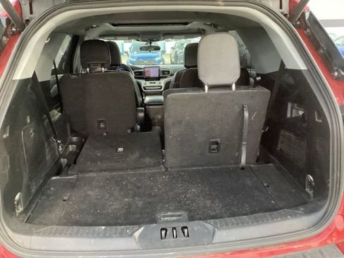 Used 2023 Ford Explorer XLT w/ Equipment Group 202A AWD/4WD image 13