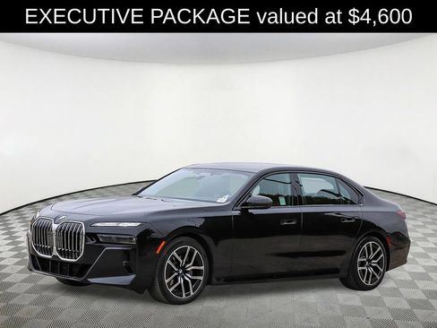 Used 2023 BMW 740i w/ Executive Package RWD image 3