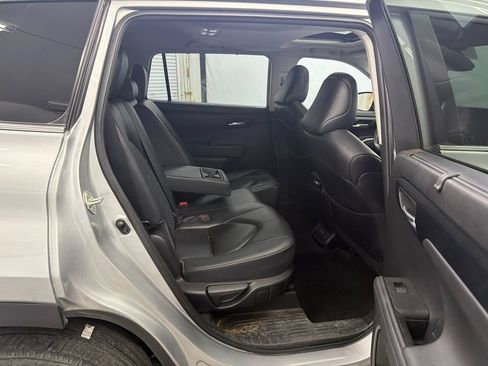 Used 2023 Toyota Highlander XLE FWD image 16
