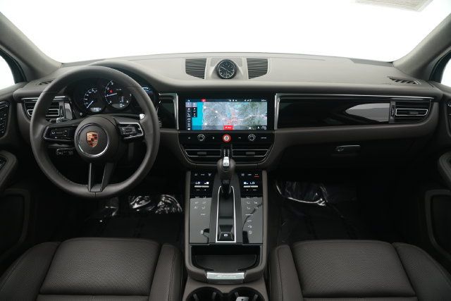 Certified 2026 Porsche Macan AWD/4WD image 33